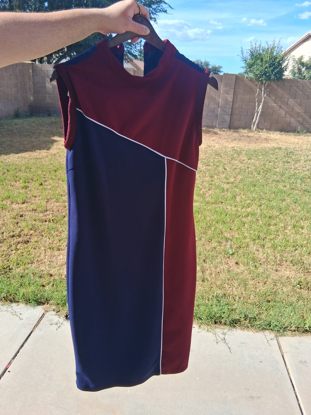 Sleeveless Colorblock Sheath Dress in Burgundy and Navy